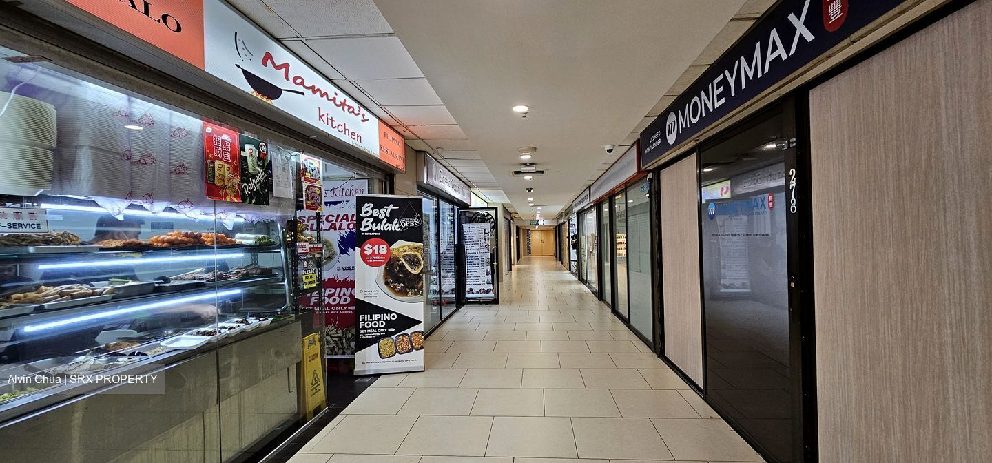 Lucky Plaza (D9), Retail #476262041